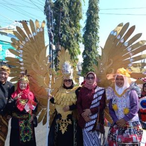 Semarak Pawai Budaya Warnai Karnaval HUT ke-80 RI di Desa Keboan Anom