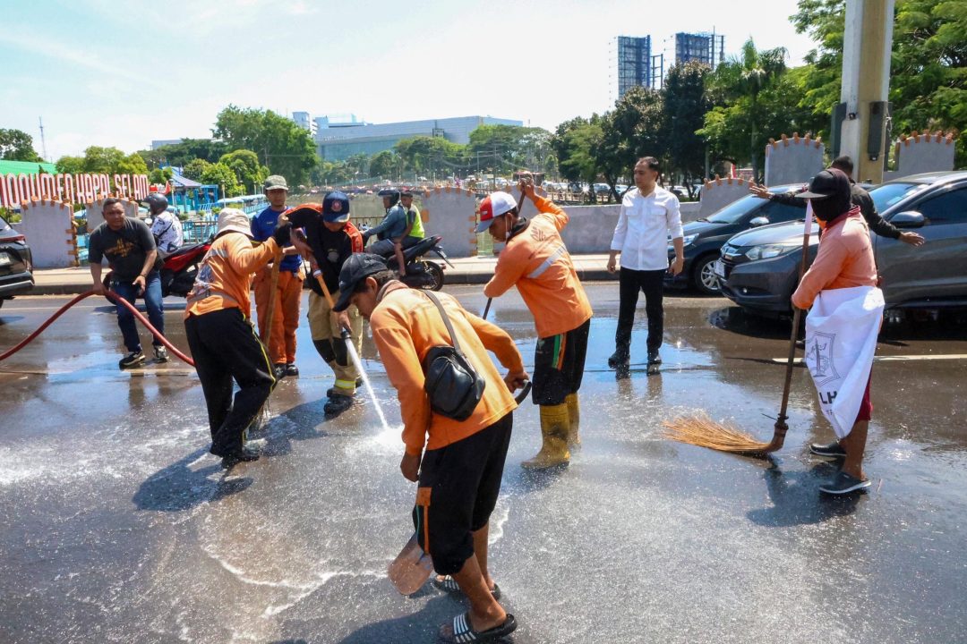 Pasca Demo, Wali Kota Surabaya Bersih-bersih Jalan