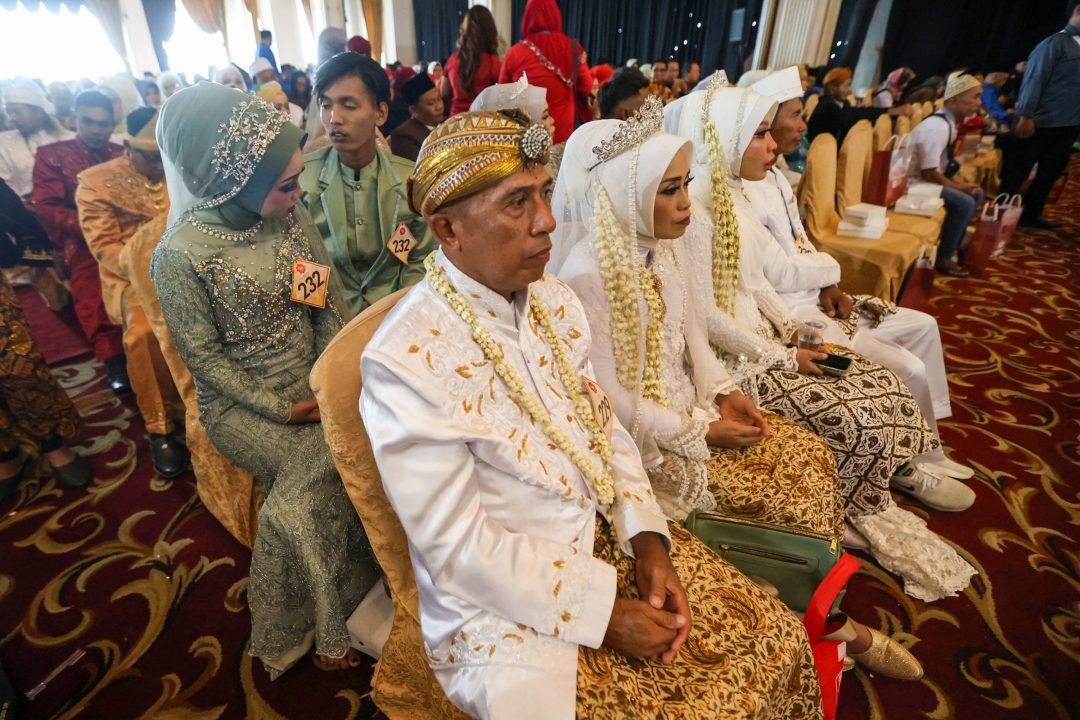 Bahagianya Peserta Nikah Massal Surabaya, Sadiya: Alhamdulillah Sudah Resmi