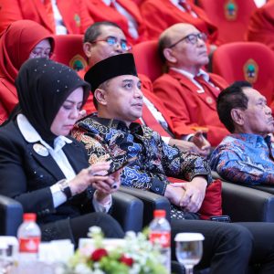Hadiri Pelantikan Rektor Untag, Eri Ajak Mahasiswa KKN Berkontribusi Hadiri Pelantikan Rektor Untag, Eri Ajak Mahasiswa KKN Berkontribusi