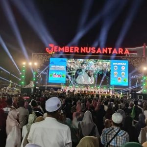 Ribuan Masyarakat Jember Bersholawat,Perkuat Moralitas Dalam Dalam Visi Membangun.