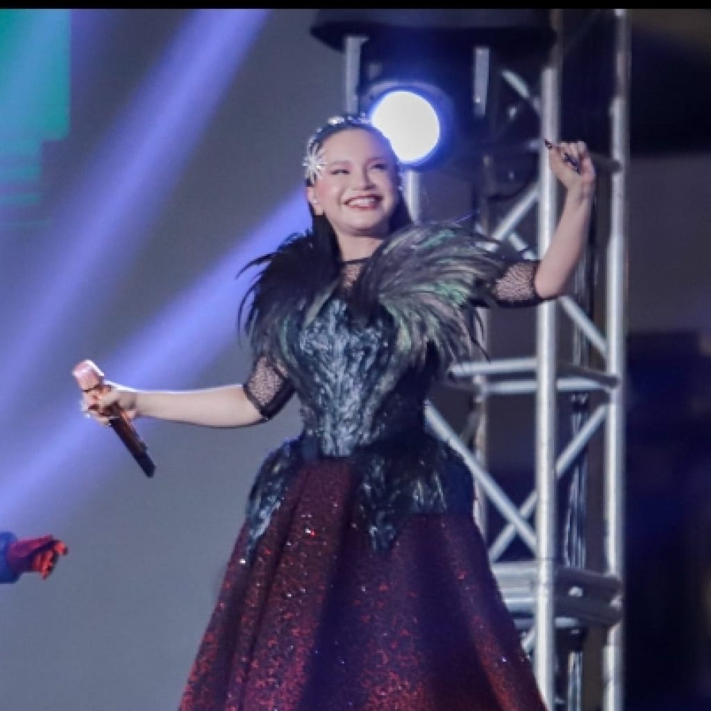 Jember Fashion Carnival Artwear 2025 Memukau: Aksi Rossa & Firework Jepang Guncang Panggung