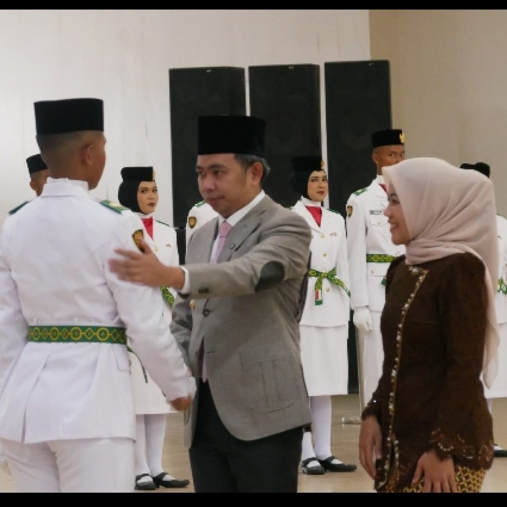 Pengukuhan Pasukan Pengibar Bendera, Bupati Fawait: Merah Putih Adalah Simbol Kehormatan dan Perjuangan