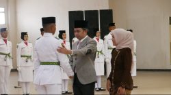 Pengukuhan Pasukan Pengibar Bendera, Bupati Fawait: Merah Putih Adalah Simbol Kehormatan dan Perjuangan