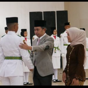 Pengukuhan Pasukan Pengibar Bendera, Bupati Fawait: Merah Putih Adalah Simbol Kehormatan dan Perjuangan