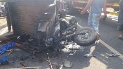 Tragis Laka JLS Puger Jember,Motor Tosa Vs Truk 4 Orang Meninggal .
