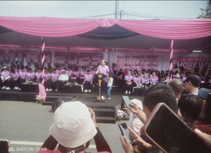 Bupati Jember Gus Fawait Beserta Wakilnya Kompak Lepas Peserta Tajemtra 2025.