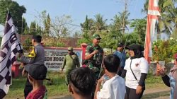 Polres dan Kodim Jember Kawal Panjang Pinang dan Jalan Santai HUT RI ke 80 Argopas.   JEMBER(Wartatransparansi.com) – Giat jalan santai yang di selenggarakan Argopas (Arek arek Gumukbagu Pasar ) yang di ikuti ratusan warga Nogosari mendapatkan pengawalan dan keamanan dari Polsek dan  Koramil Rambipuji  Kabupaten Jember Jawa Timur.    Jalan santai dalam peringatan HUT RI ke 80 di Desa Nogosari, Minggu (24/8/2025) pagi tersebut mengambil start di PG Semboro dan finish Pasar Sarijaya dengan jarak tempuh kurang lebih 2 kilometer.    Tampak dalam giat tersebut Babinsa Desa Nogosari Setu. Moh.Nur hafiz dan Bimas Nogosari Brigadir  Rony  beserta Linmas Nogosari serta panitia melakukan pengawalan atas giat jalan santai tersebut.    Dari pantauan media ini di sepanjang jalan nampak para peserta tersebut di penuhi gelak tawa dan canda mengiringi jalanya jalan santai ,seolah tak ada nampak wajah lelah dari para peserta baik muda maupun tua.    Tak hanya masyarakat umum karna bertepatan dengan hari libur sekolah ,sekira 20 persen anggota jalan santai adalah anak anak usia sekolah baik dari SD, SMP dan SMA di Desa Nogosari dan sekitarnya.    Sekedar informasi tiap tahun Argopas bersama masyarakat selalu rutin memperingati HUT RI dengan berbagai kegiatan sebagai wujud rasa cinta kepada NKRI,semoga kedepannya kegiatan okeh Argopas bisa mendapatkan perhatian lebih dari Pemdes Desa Nogosari, Muspika Rambipuji dan Pemkab Jember.