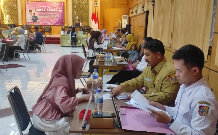 Pastikan Beasiswa Tepat Sasaran, Kadispora Jember Turun Langsung Wawancarai Calon Penerima.
