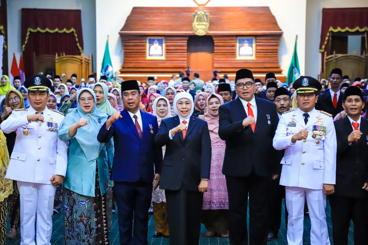 Ratusan ASN Pemprov Jatim Terima Satyalancana Karya Satya