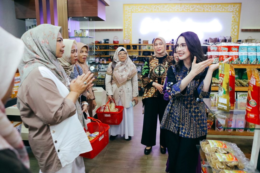 Arumi Bachsin Bocorkan Strategi UMKM Jatim Naik Kelas Ke Dekranasda Kepri