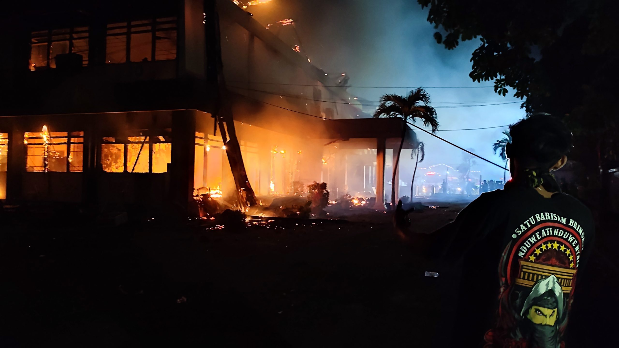 Kerusuhan Kediri, Gedung Pemerintah Dibakar dan Museum Dijarah Massa