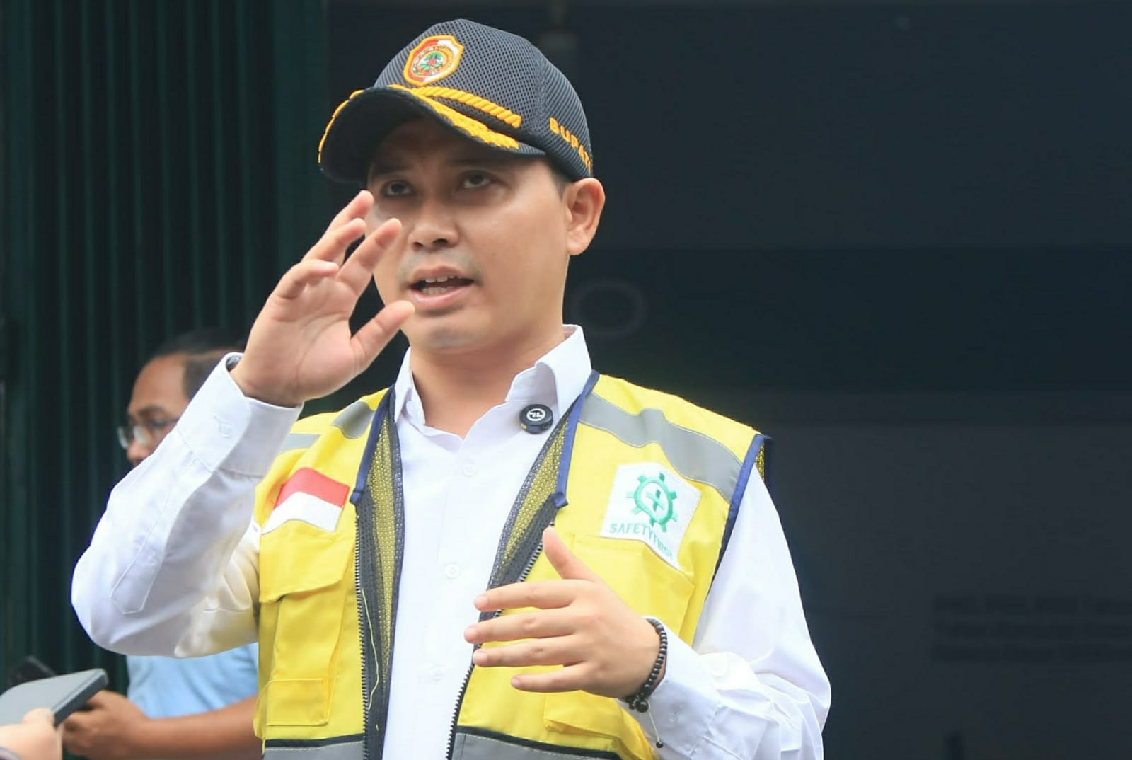 Siapkan Seragam Gratis, Gus Barra Ingatkan Dispendik Tak Jualbelikan Seragam Sekolah