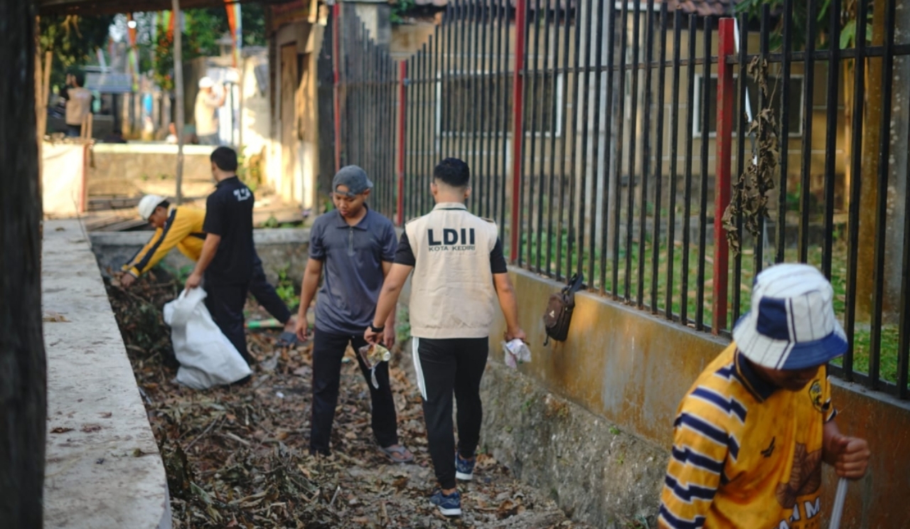LDII Kota Kediri Gelar Kerja Bakti Serentak 2025, Warga Antusias Hidupkan Gotong Royong