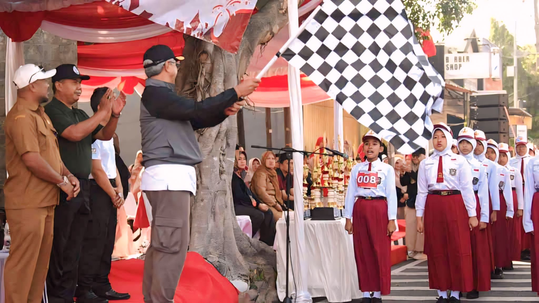 Ribuan Siswa Kota Kediri Tumpah Ruah di Lomba Baris HUT RI