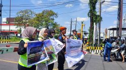 Sambut HUT ke-80 RI, KAI Daop 7 Madiun Sosialisasi Keselamatan di 80 Titik Perlintasan