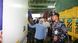 Gubernur Khofifah Kirim  Logistik ke Pulau Bawean dengan KRI Surabaya 591
