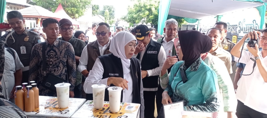 Gubernur Tinjau Pasar Murah di Sidoarjo, Jaga Inflasi