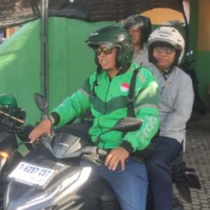 Jumat Berkah, Wabup Banyuwangi Mujiono Naik Ojol ke Kantor