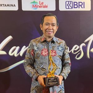Peduli Pendidikan dan Kesehatan Antar Bupati Jember Gus Fawait Raih Penghargaan KompasTV
