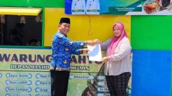 Bupati Sidoarjo Luncurkan Program “Bedah Warung”, Tiga Pelaku Usaha di Desa Keboananom Terima Bantuan Renovasi