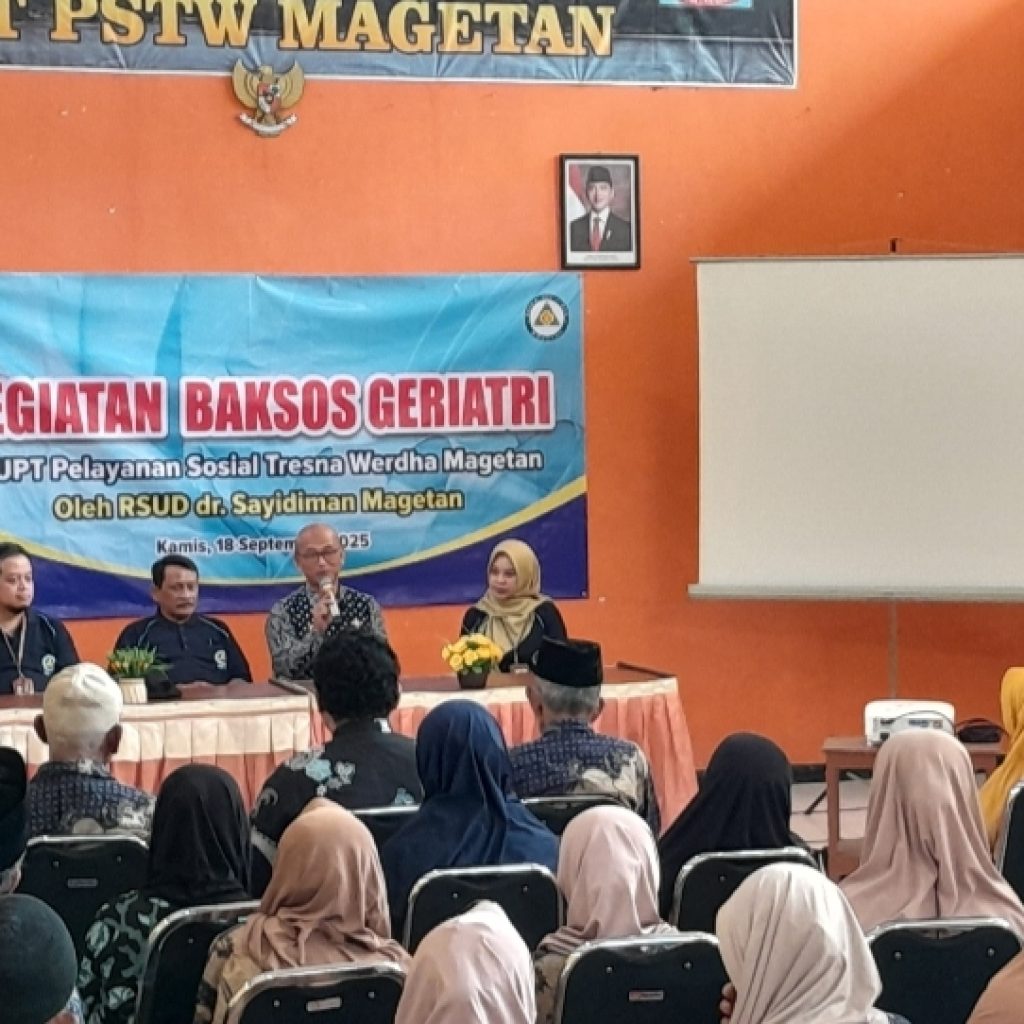 RSUD dr. Sayidiman Visitasi Dan Bakti Sosial Geriatri Di Tresna Werdha Magetan