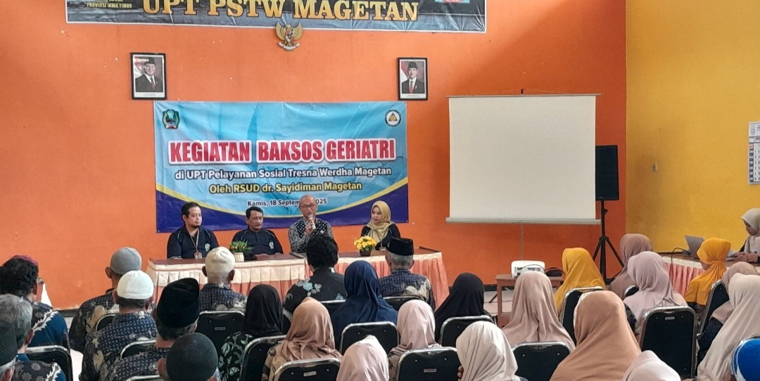 RSUD dr. Sayidiman Visitasi Dan Bakti Sosial Geriatri Di Tresna Werdha Magetan