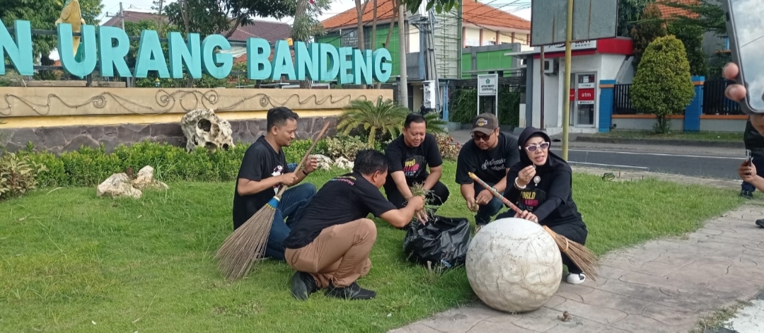 Ribuan Warga Sidoarjo Turun ke Jalan Ikuti World Cleanup Day 2025