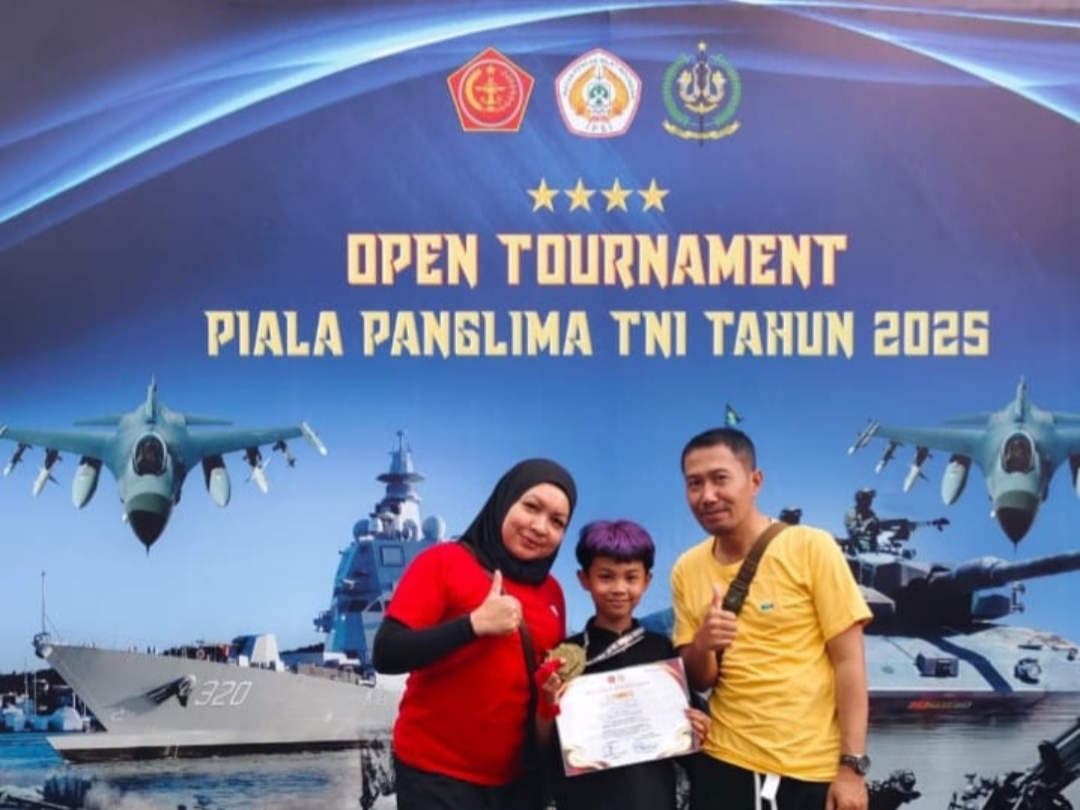 Agila Abigail Raih Piala Pencak Silat Panglima TNI