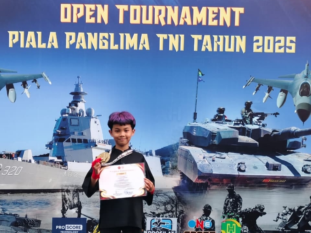 Aqila Abigail Raih Piala Pencak Silat Panglima TNI