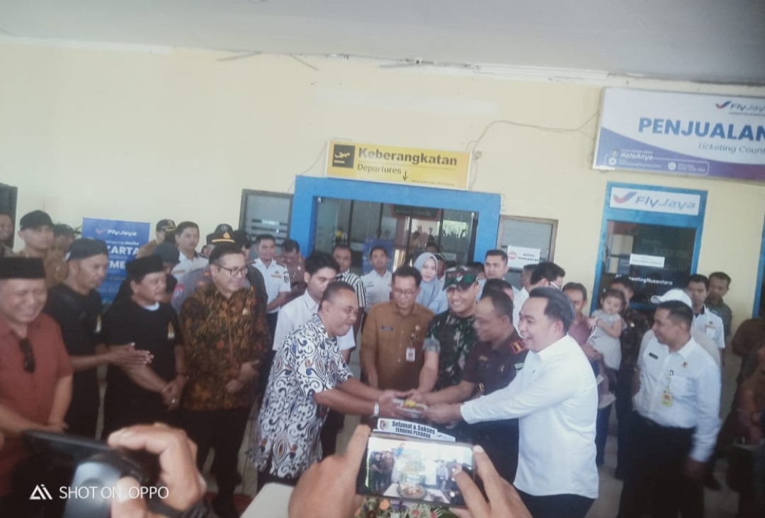 Penerbangan Jember-Jakarta Resmi Beroperasi, Gus Fawait: Percepat Pertumbuhan Ekonomi dan Pengentasan Kemiskinan