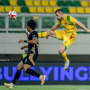 Dengan 10 Pemain, Persebaya Curi 1 Poin di Kandang Dewa United Dengan 10 Pemain, Persebaya Curi 1 Poin di Kandang Dewa United