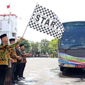Wali Kota Lepas 56 Kafilah MTQ Surabaya, Bidik Juara Umum di Jember