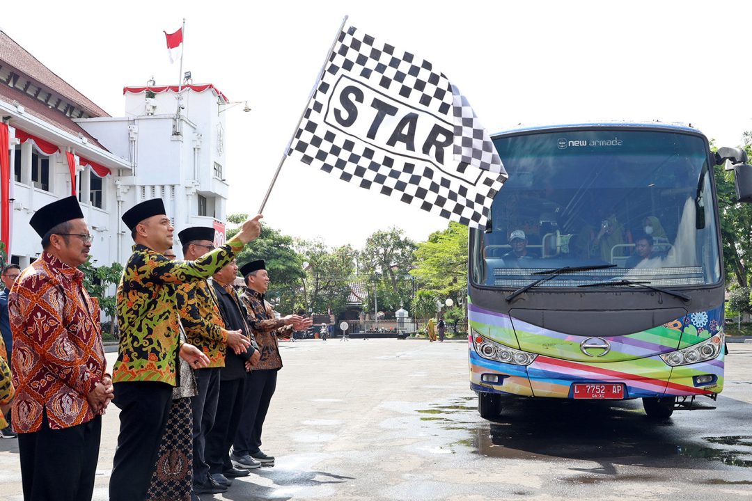 Wali Kota Lepas 56 Kafilah MTQ Surabaya, Bidik Juara Umum di Jember