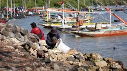 World Cleanup Day, Berbagai Elemen Masyarakat Bersihkan Pantai Tambak Wedi