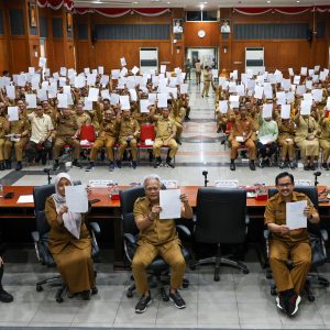 Semua Pegawai Pemkot Surabaya Teken Pernyataan Anti Pungli dan Gratifikasi