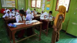 Sehari Dijemput Mas Dhito, Restu Kembali Duduk di Bangku Sekolah