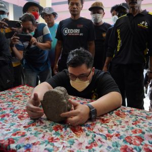 Mas Dhito Kembalikan Fragmen Kepala Ganesha ke Museum