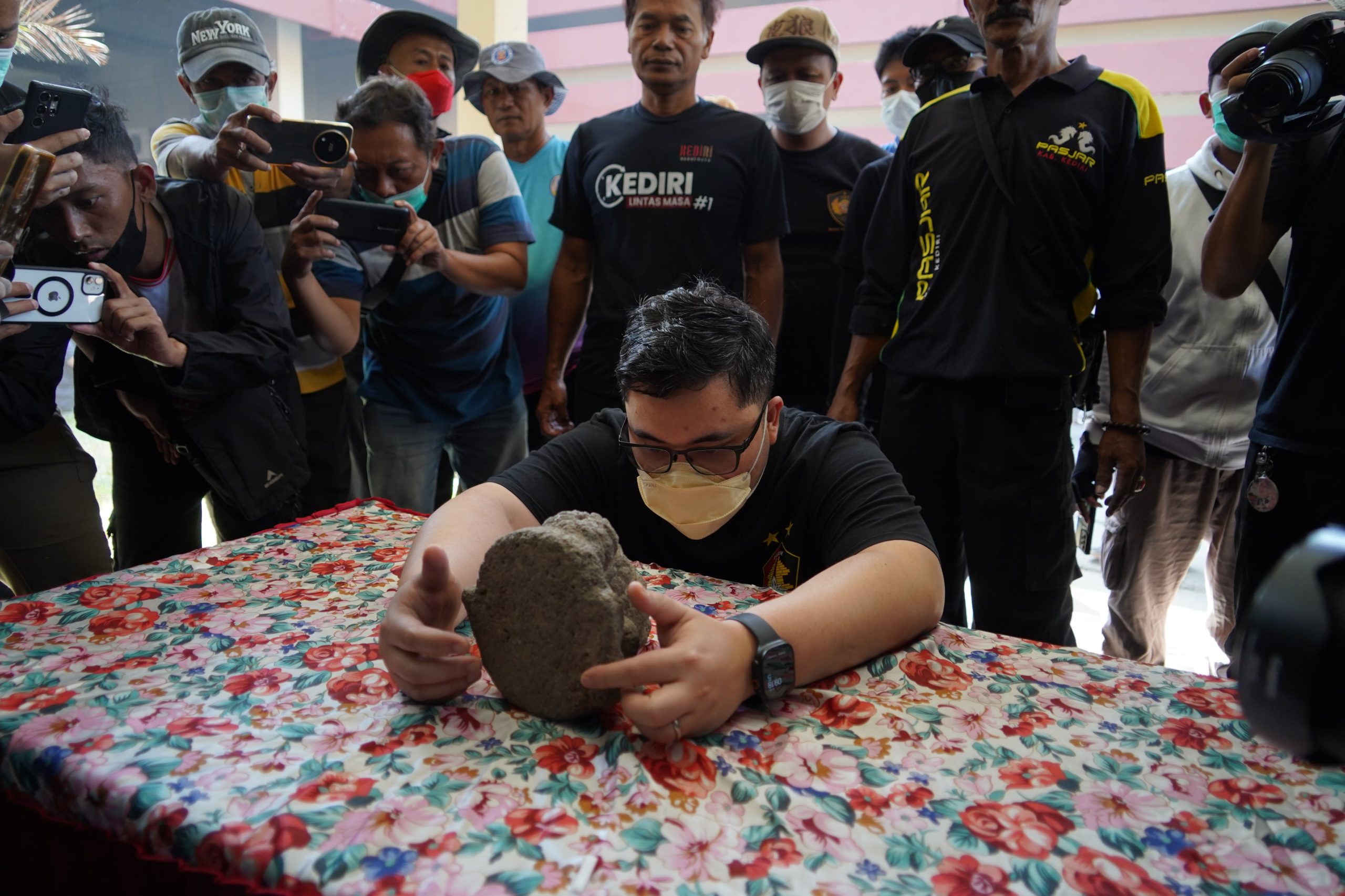 Mas Dhito Kembalikan Fragmen Kepala Ganesha ke Museum