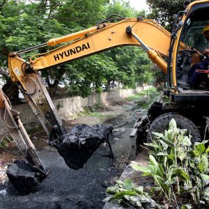 Pendekatan Berbasis Wilayah, Strategi Wali Kota Eri Antisipasi Banjir di Musim Hujan