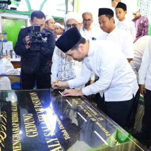 Wagub Emil Dardak Ajak Masyarakat Manunggal dengan TNI-Polri Jaga Jatim Wagub Emil Dardak Ajak Masyarakat Manunggal dengan TNI-Polri Jaga Jatim