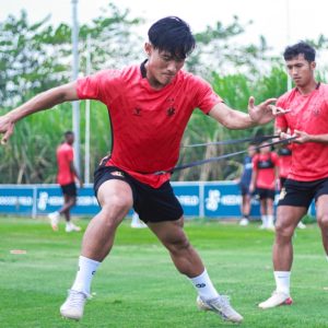Henhen Herdiana Gabung Persik Kediri: Motivasi Tinggi, Siap Bangkit dari Evaluasi Henhen Herdiana Gabung Persik Kediri: Motivasi Tinggi, Siap Bangkit dari Evaluasi