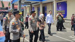 Usai Kericuhan, Kapolda Jatim Tinjau Kantor Polisi dan Beri Arahan Personel di Kota Kediri
