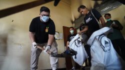 Warga Gotong Royong Bersihkan Kantor Pemkab, Mas Dhito: Kita Bersama Jaga Rumah Rakyat