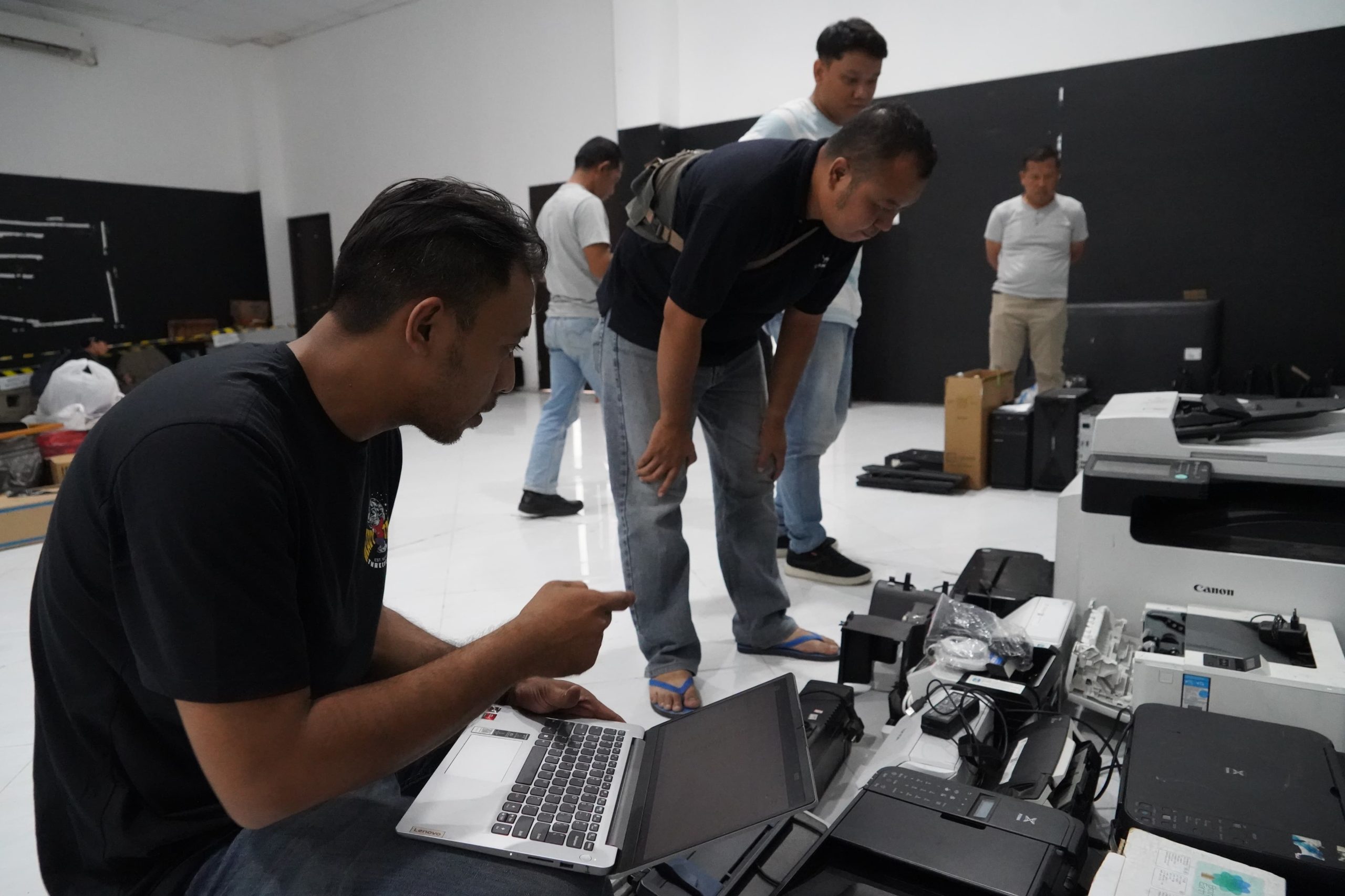 Barang Jarahan Mulai Dikembalikan di Kantor Satpol PP Kabupaten Kediri