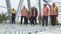 Pastikan Rampung Tepat Waktu Bupati Mojokerto  Tinjau Pembangunan  Jembatan Talunbrak di Dawarblandong