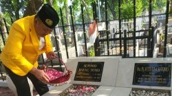Ratusan Kader Golkar Tabur Bunga di TMP Ngagel dan Segera Launching Rumah Aspirasi