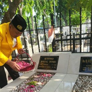 Ratusan Kader Golkar Tabur Bunga di TMP Ngagel dan Segera Launching Rumah Aspirasi