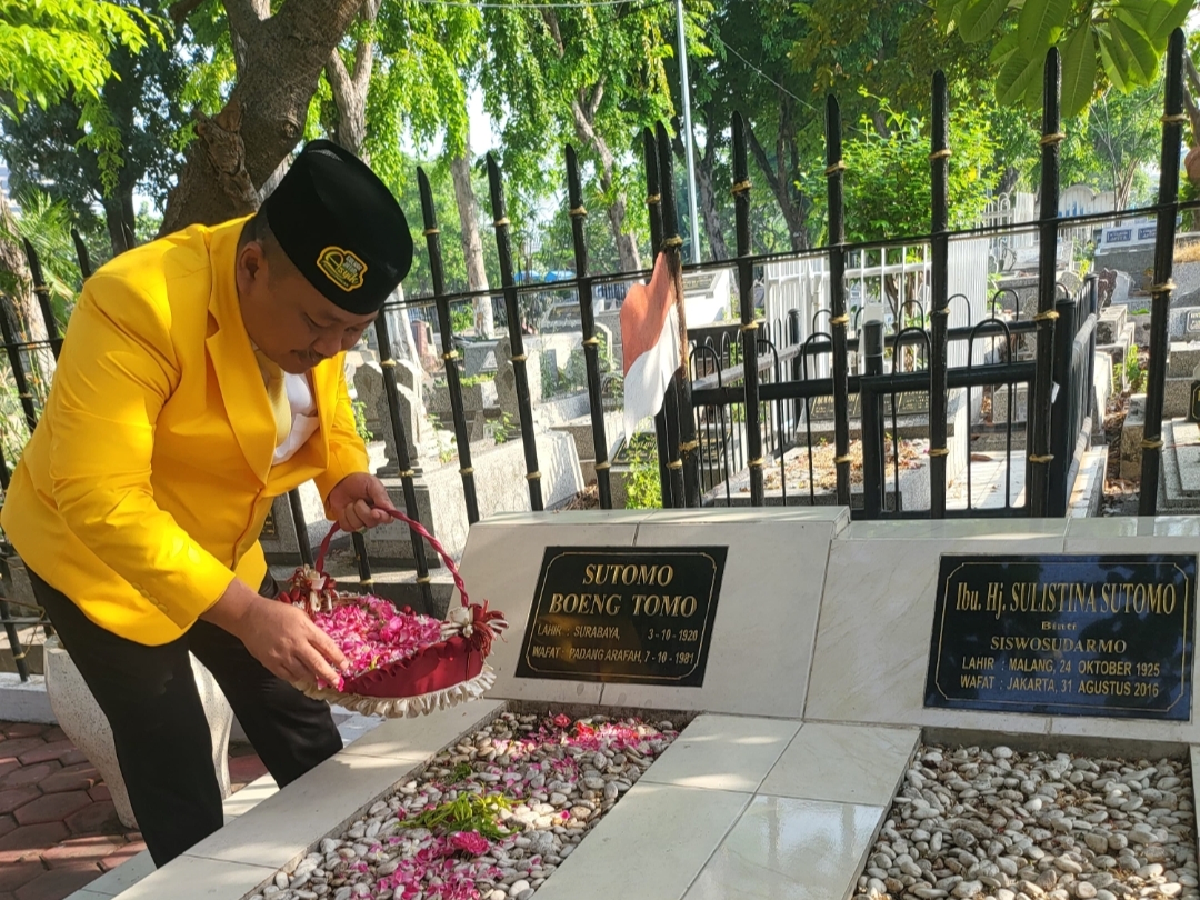 Ratusan Kader Golkar Tabur Bunga di TMP Ngagel dan Segera Launching Rumah Aspirasi