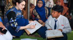 Arumi Bachsin Resmikan Glory of Batik Gallery dan Luncurkan Kurikulum Batik